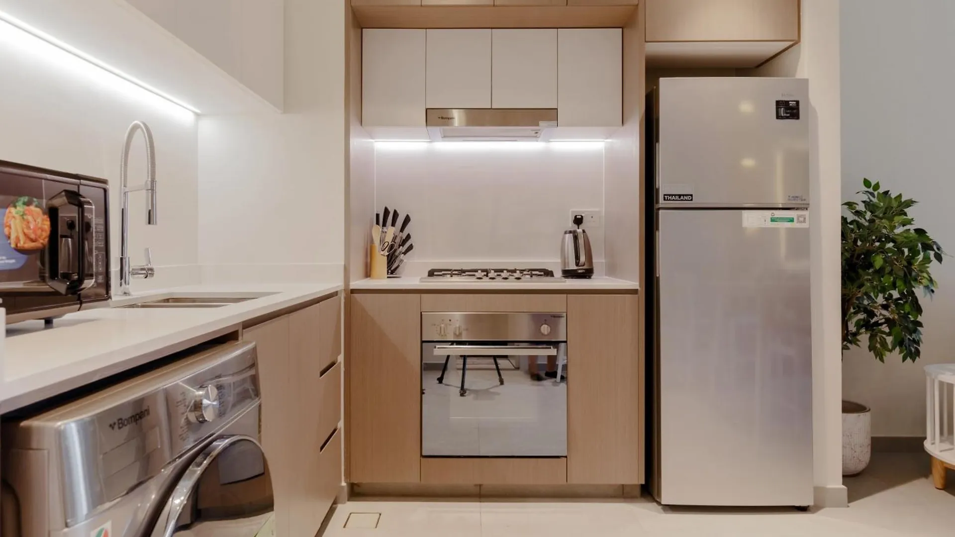 Sahab - Stunning 1Br With Terrace At The Bolivard Sharjah Apartment
