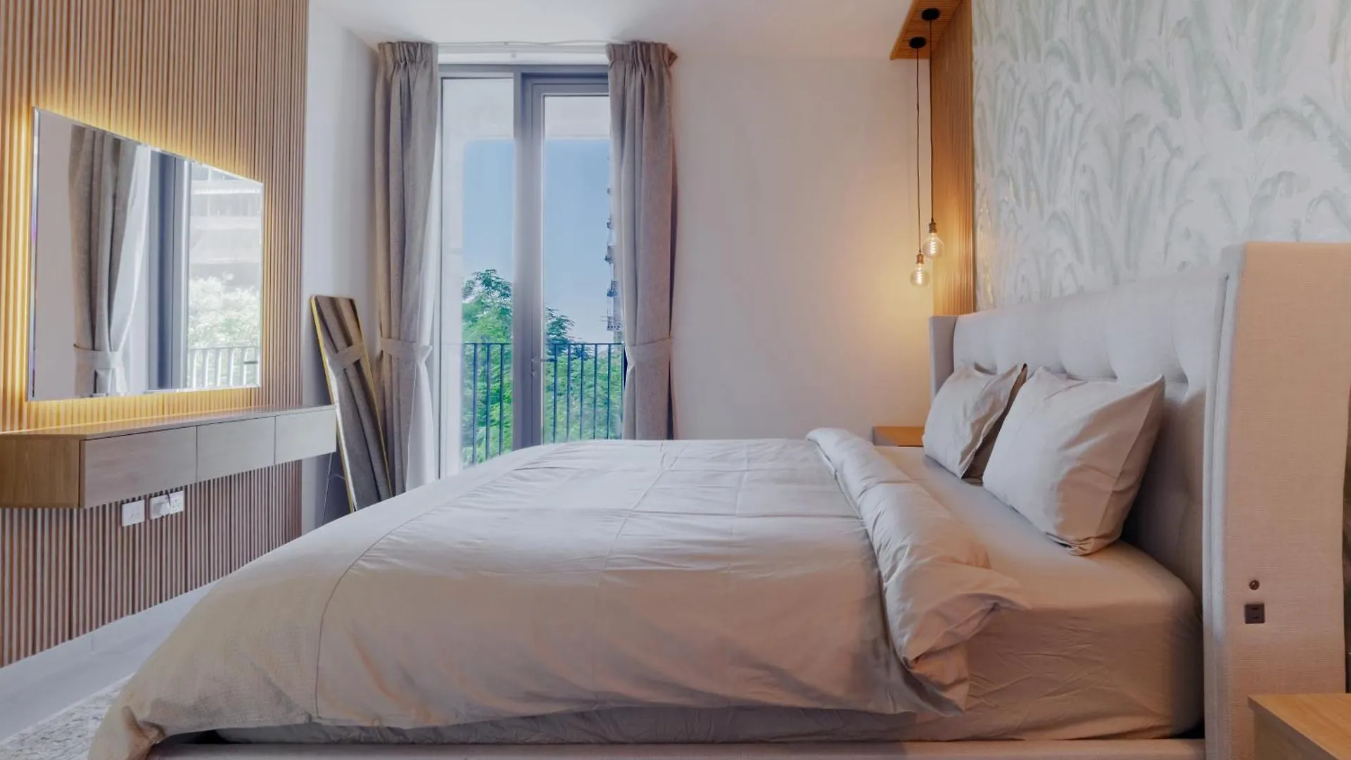 Sahab - Stunning 1Br With Terrace At The Bolivard Sharjah