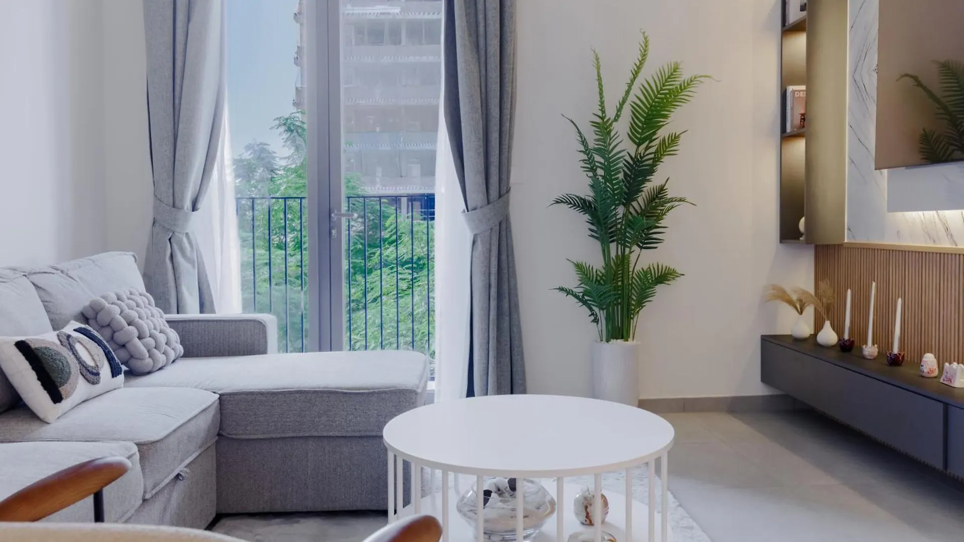 Sahab - Stunning 1Br With Terrace At The Bolivard Sharjah